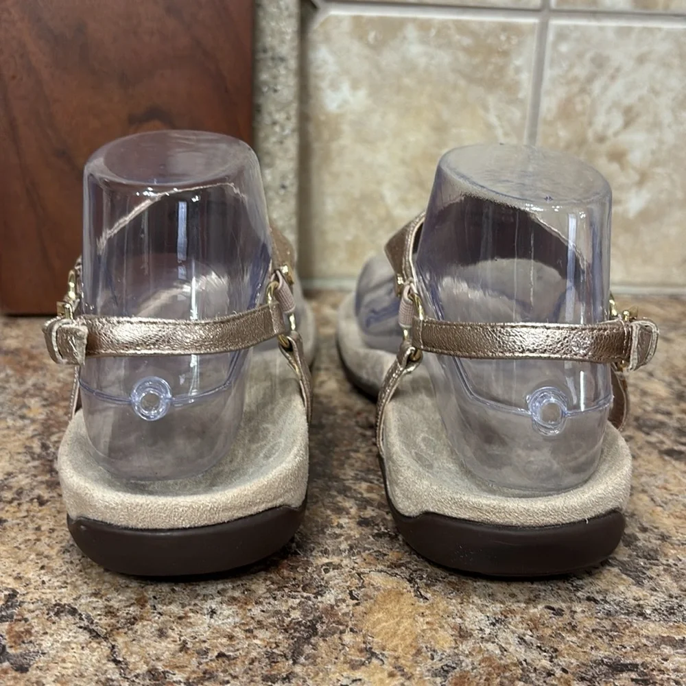 Vionic Kirra Metallic Rose Gold Thong Sandals Size 6